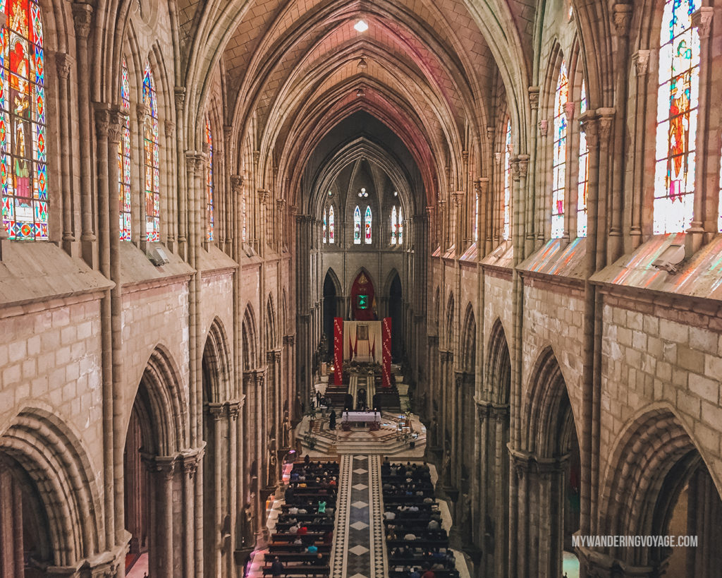 Inside church in Quito, Ecuator | With the powerful device in your pocket you can take incredible photos of your travels. Here is the ultimate guide to smartphone travel photography. | My Wandering Voyage travel blog #travel #photography #tips #travelphotography #smartphonephotography