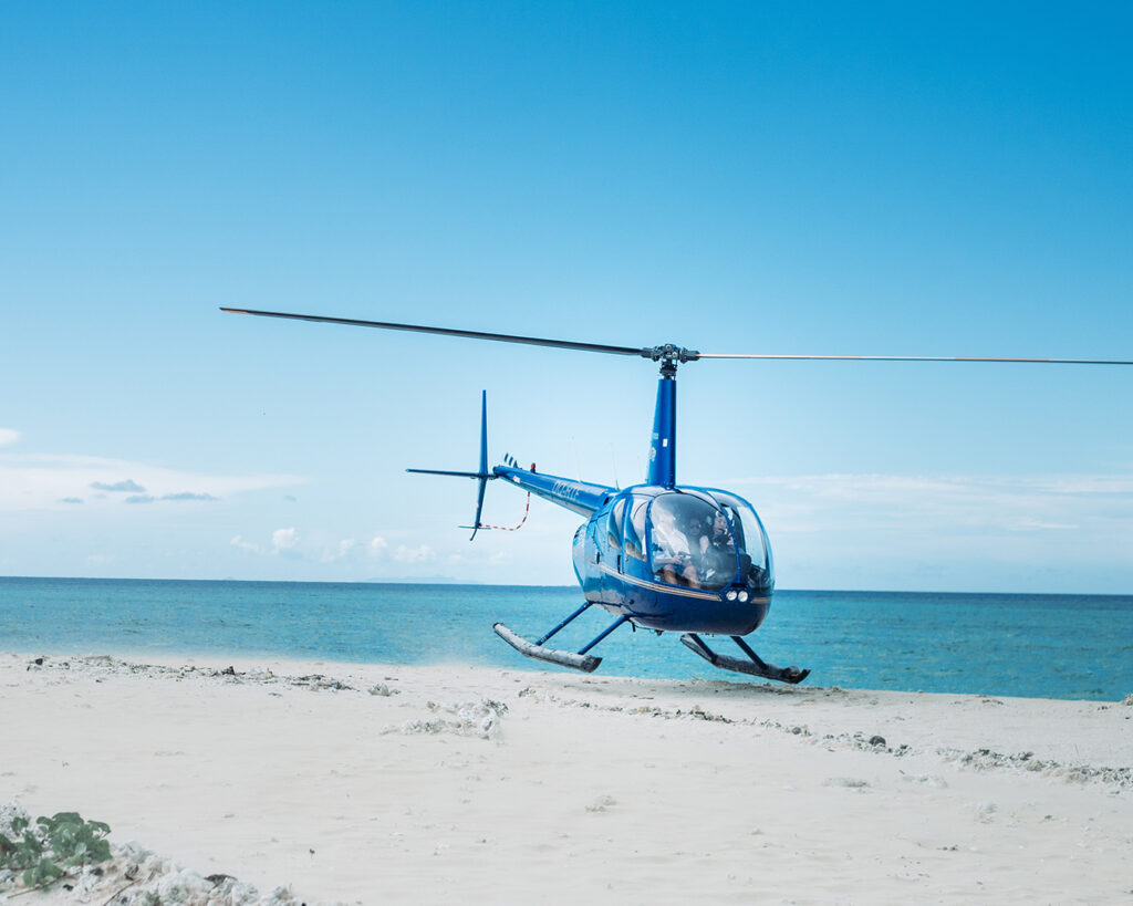 Helicopter rides |100 Unforgettable Ontario experiences that make the perfect gifts | My Wandering Voyage #Travel Blog #Ontario #GiftIdea #GiftExperiences