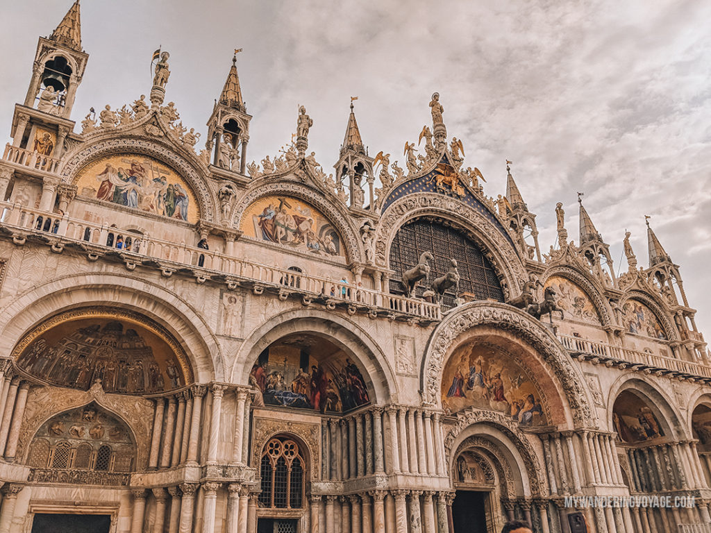 Saint Mark's Square Venice | With the powerful device in your pocket you can take incredible photos of your travels. Here is the ultimate guide to smartphone travel photography. | My Wandering Voyage travel blog #travel #photography #tips #travelphotography #smartphonephotography