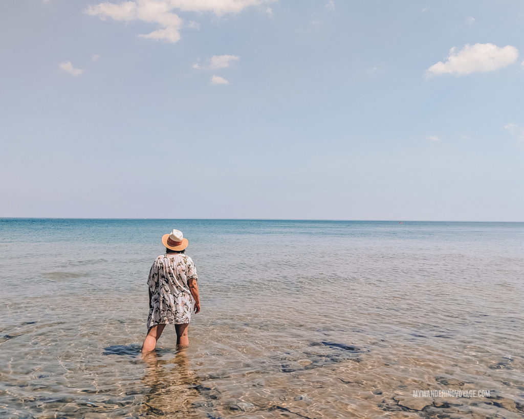 beach scene showing use of negative space | With the powerful device in your pocket you can take incredible photos of your travels. Here is the ultimate guide to smartphone travel photography. | My Wandering Voyage travel blog #travel #photography #tips #travelphotography #smartphonephotography