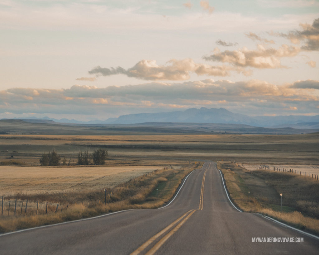 Road trip as dusk | When road trip season hits, don’t be caught unprepared. Make sure you have everything you need with this road trip packing list for a successful and enjoyable trip | My Wandering Voyage travel blog #travel #roadtrip #packing #USA #Canada