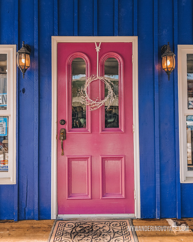 Colourful door in Elora | With the powerful device in your pocket you can take incredible photos of your travels. Here is the ultimate guide to smartphone travel photography. | My Wandering Voyage travel blog #travel #photography #tips #travelphotography #smartphonephotography